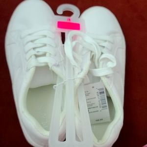 Girls White Uniform Sneakers Size 3 NWT